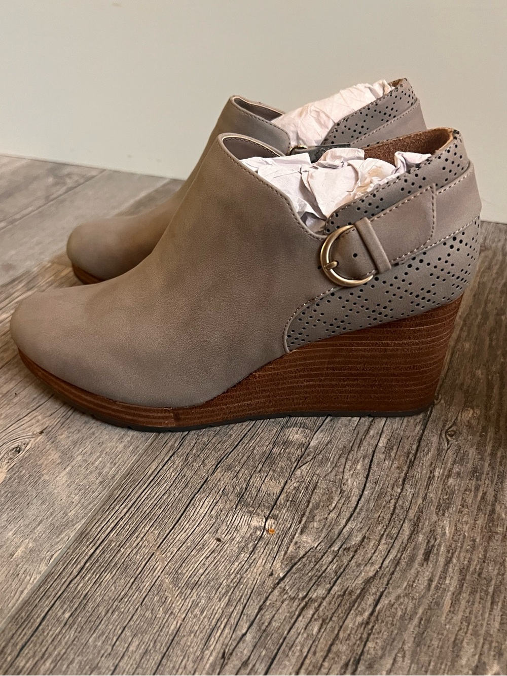 Dr. Scholl's Wedge Ankle Booties Taupe Size 8 Stylish Everyday Women’s Shoes